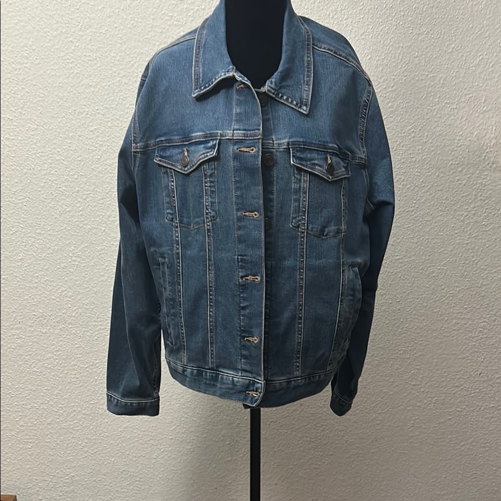 Time and Tru Medium Wash Jean Jacket